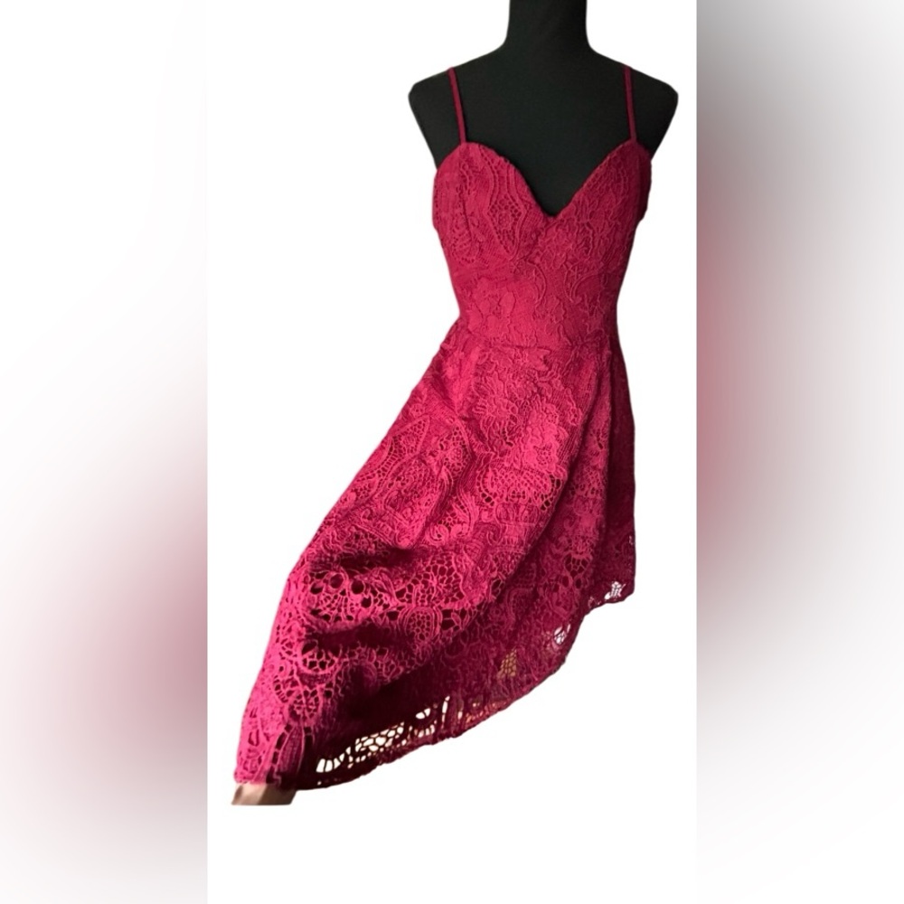 ♥️LULUS! “SO ADORED” BURGUNDY CROCHET LACE SLEEVELESS HIGH-LOW DRESS! ♥️ - Picture 13 of 16